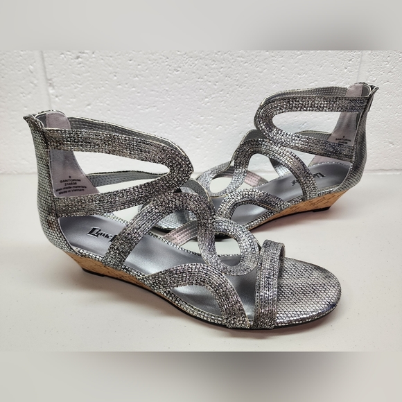 Women's Metallic Wedge Sandals Size 8 🌟Beautiful Summer Sandals🌟 - Picture 1 of 8